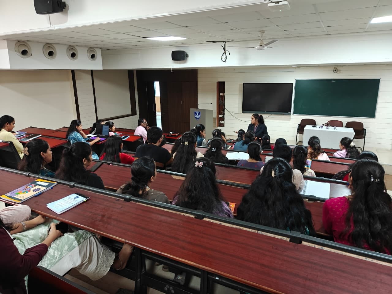 Research training session with students in a lecture hall